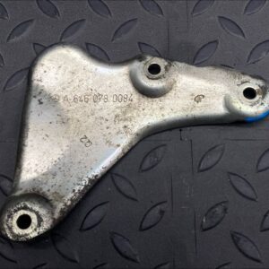 Кронштейн топливной рампы Mercedes E/W211 2002-2009