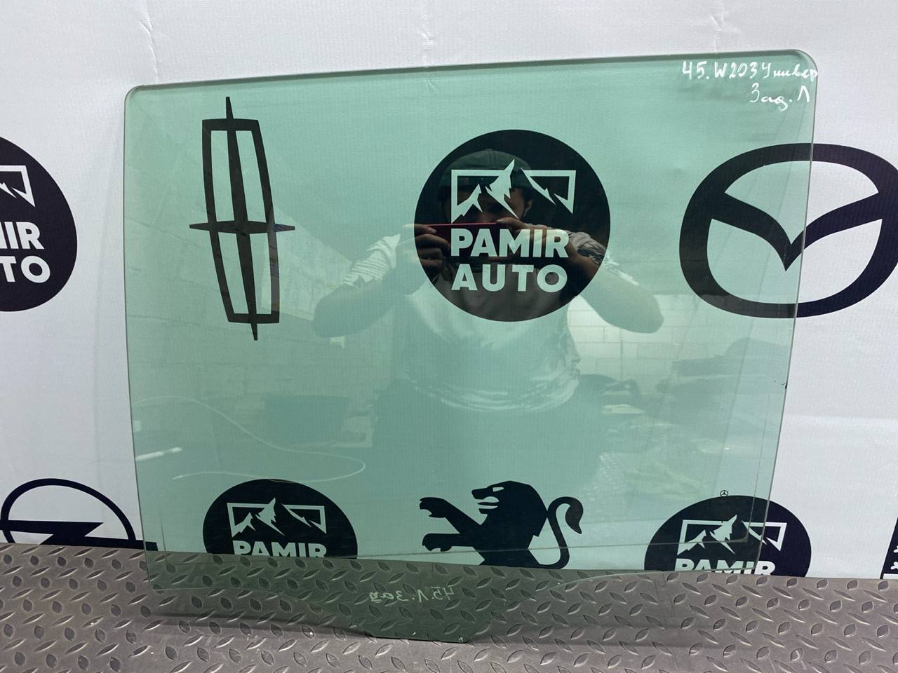 Стекло двери заднее левое Mercedes C/W203 2000-2008