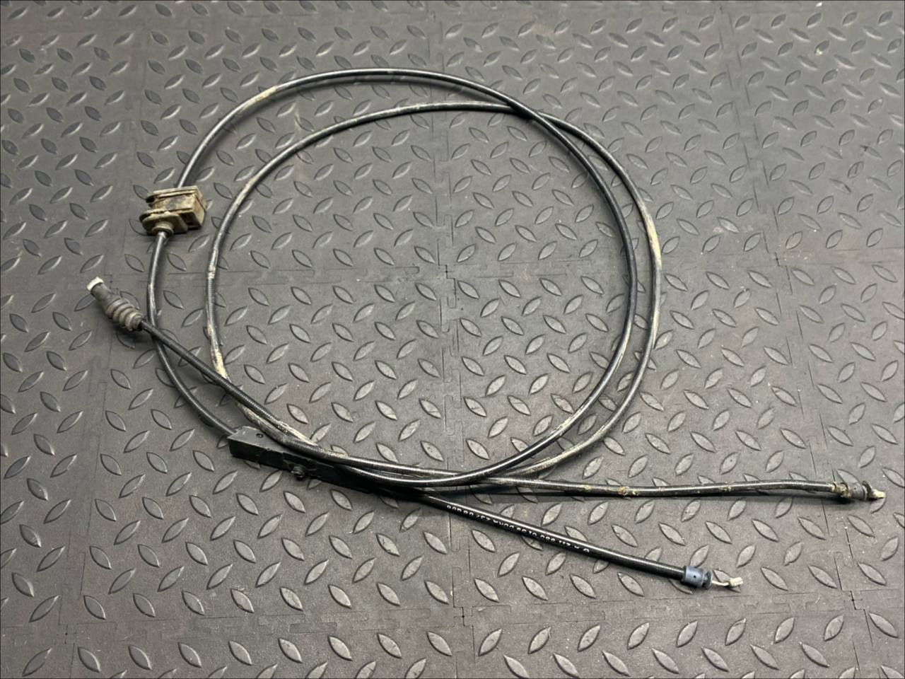 Трос замка капота Mercedes C/W204 2006-2015