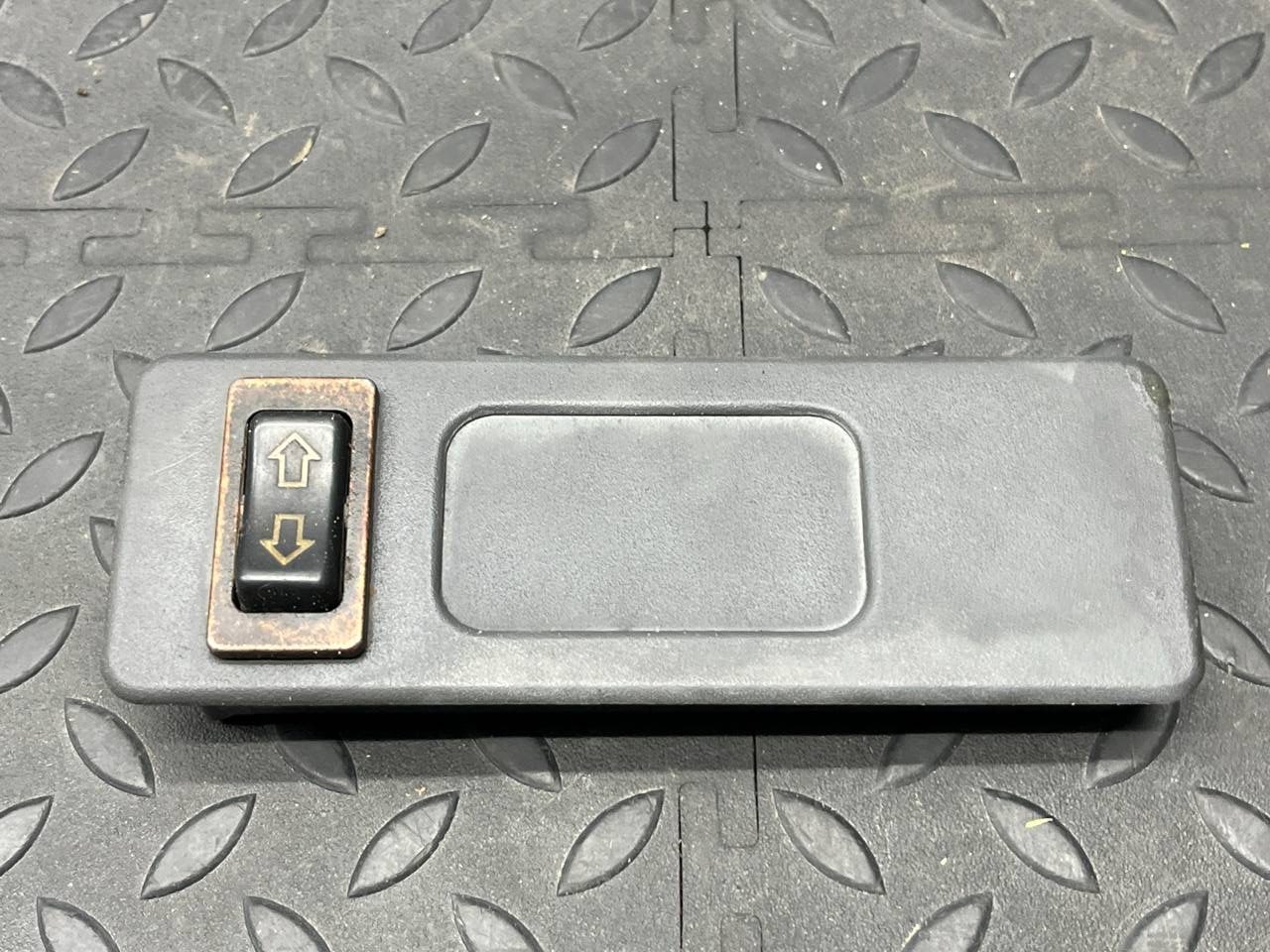 Кнопка стеклоподъемника передняя Mercedes Vito/W638 1996-2003