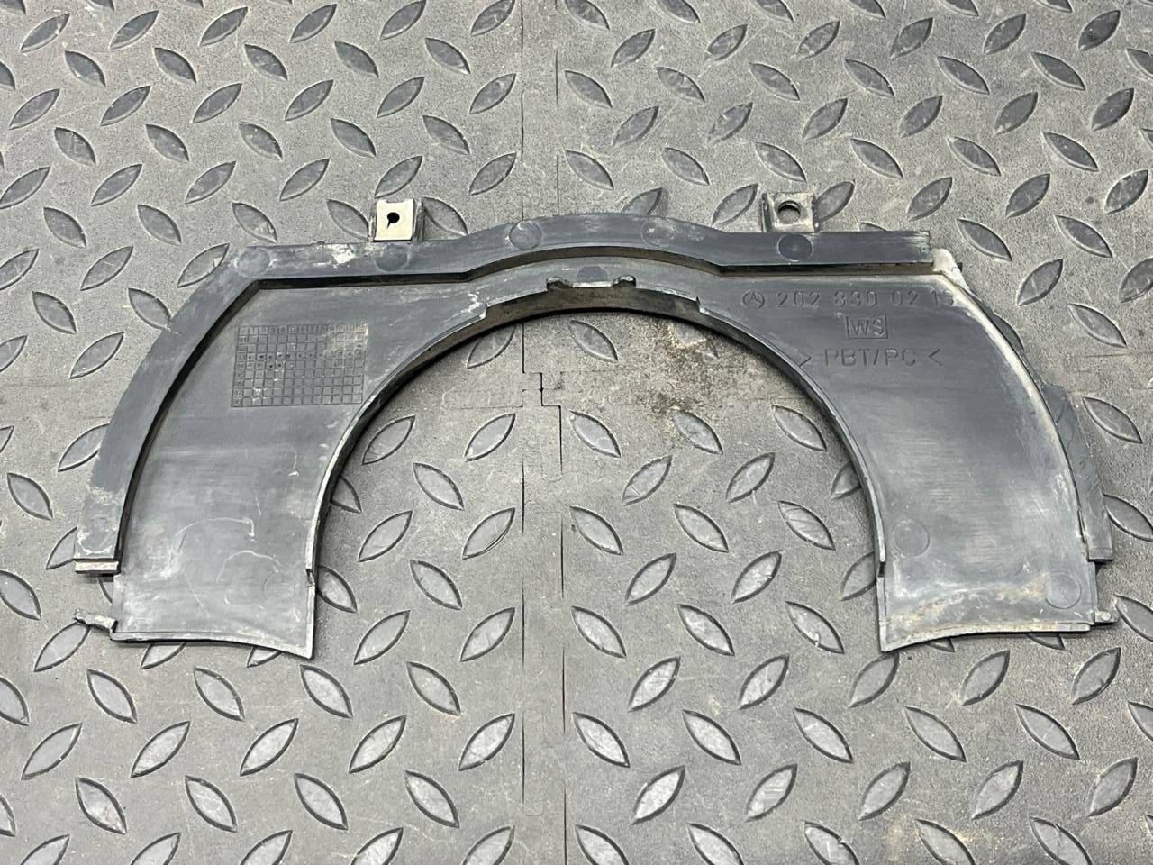 Решетка под лобовое стекло (Жабо) Mercedes C/W202 1993-2001