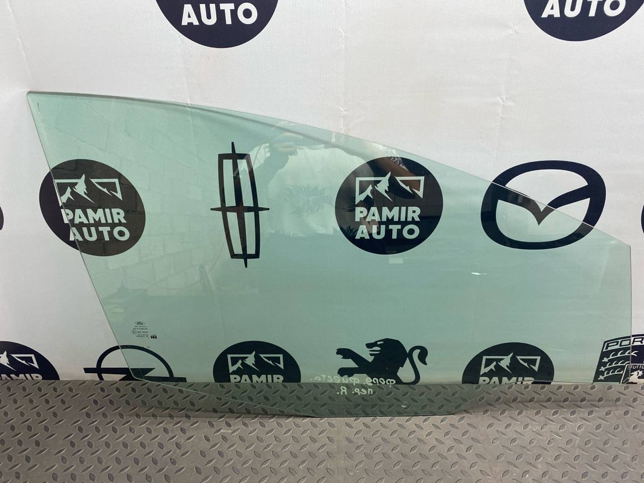 Стекло двери переднее правое Ford Fiesta/6 2008-2019
