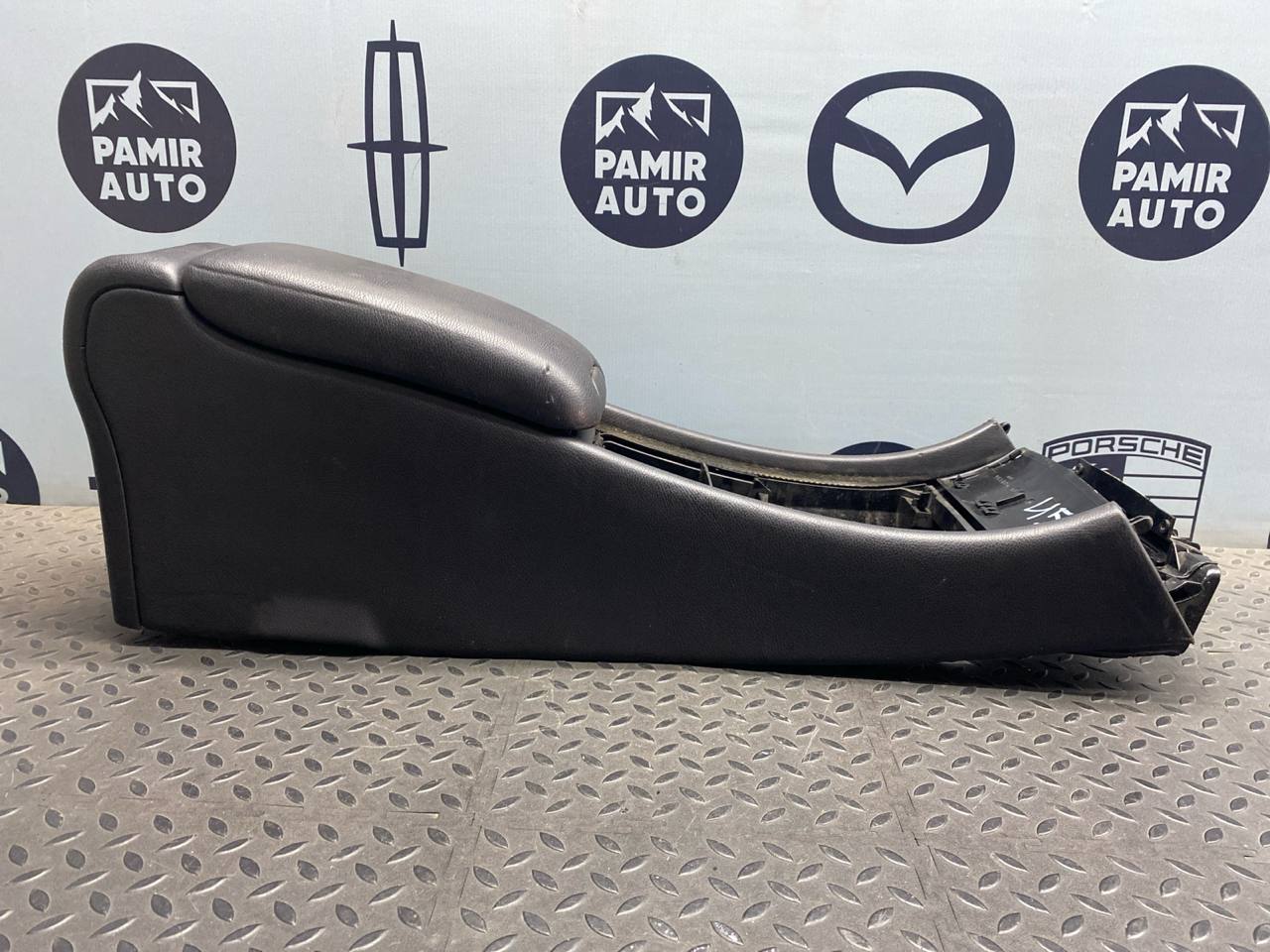 Консоль (Подлокотник) Mercedes C/W203 2000-2008