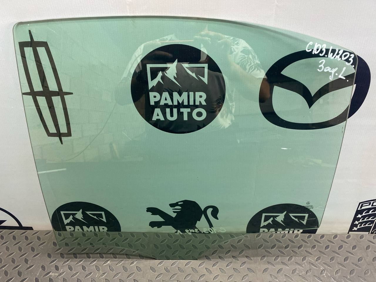 Стекло двери заднее левое Mercedes C/W203 2000-2008