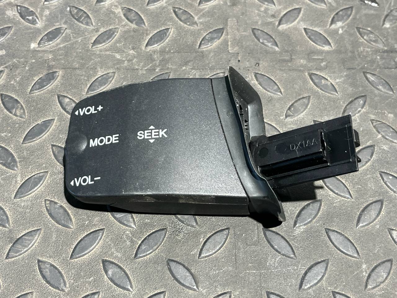 Переключатель магнитолы подрулевой Ford Focus/2 2004-2011