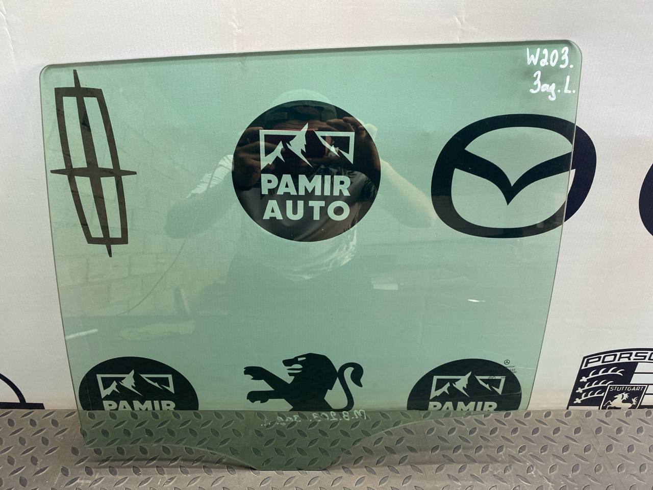 Стекло двери заднее левое Mercedes C/W203 2000-2008