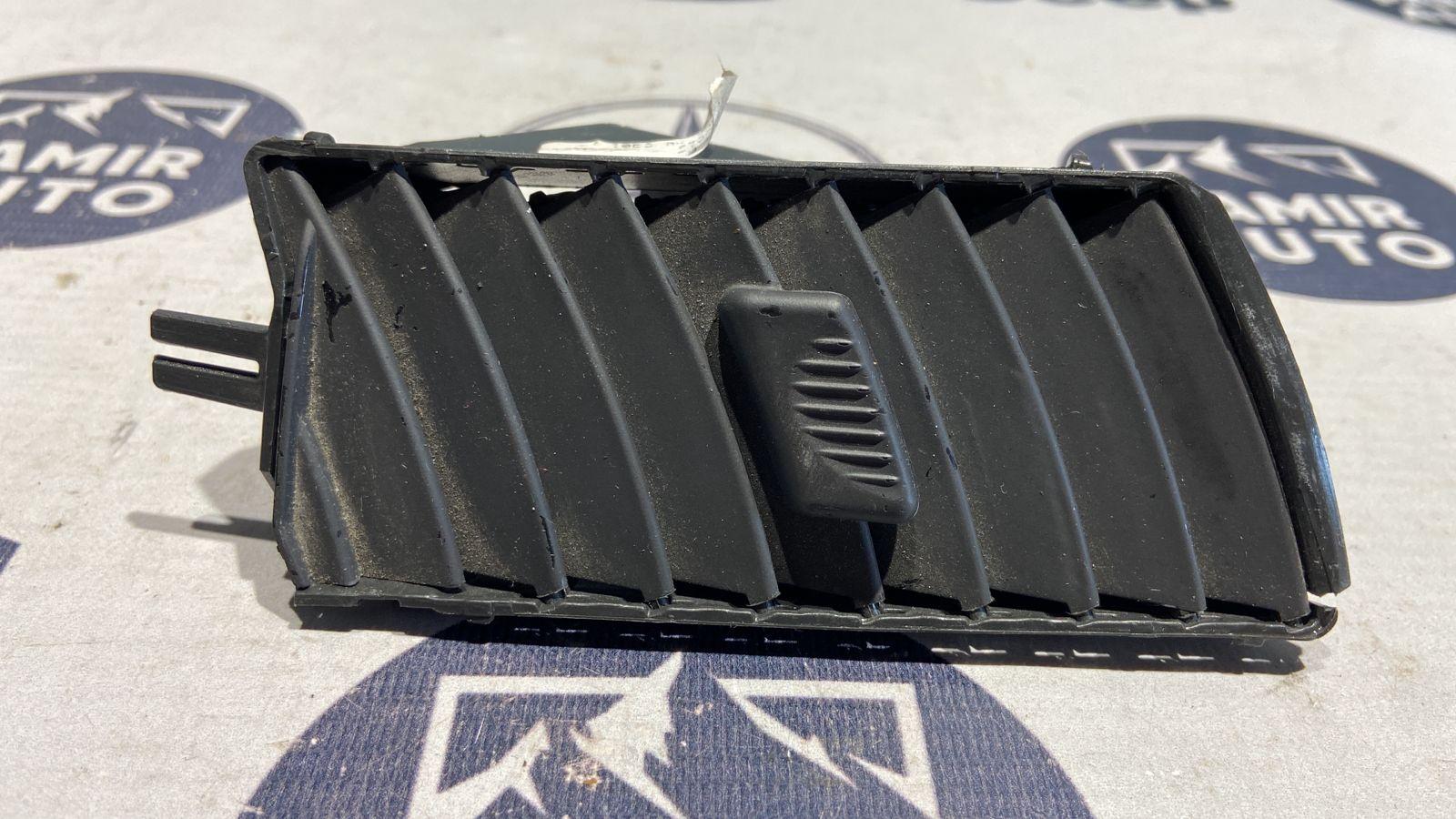 Дефлектор воздушный центральный правый Opel Zafira/B 2005-2014