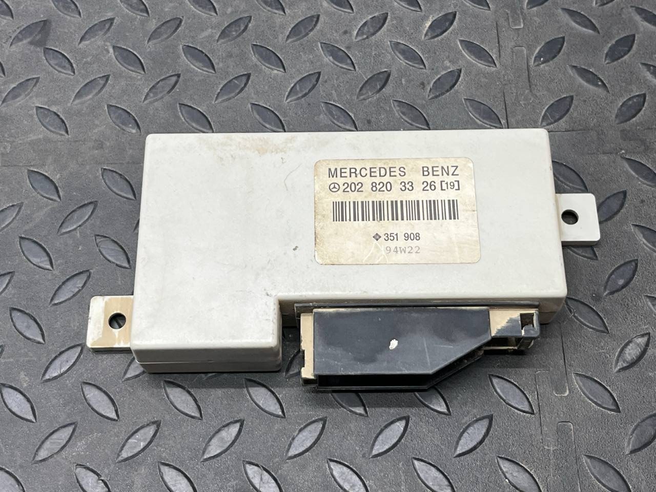 Блок управления центральным замком Mercedes C/W202 1993-2001