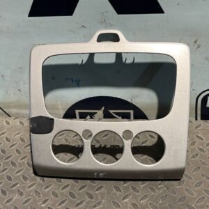 Накладка на торпедо Ford Focus/2 2004-2011