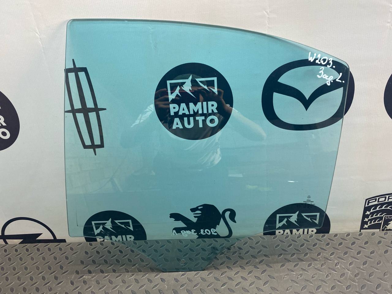 Стекло двери заднее левое Mercedes C/W203 2000-2008