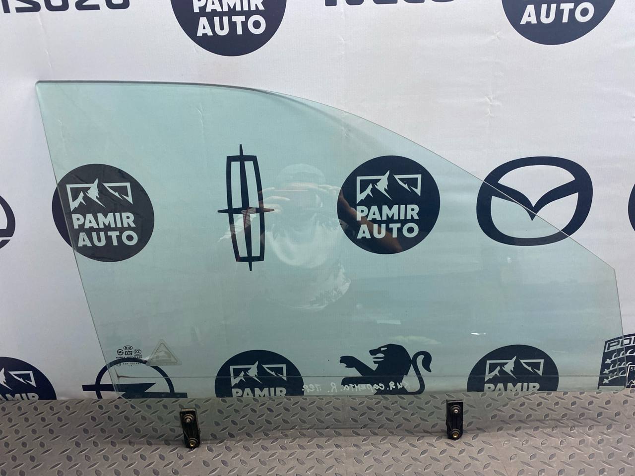 Стекло двери переднее правое Kia Sportage/2 2004-2010