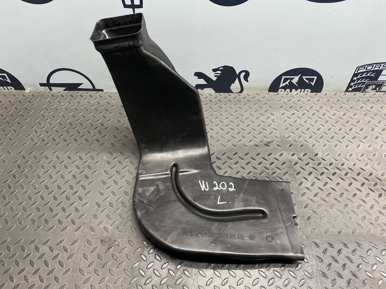 Воздуховод отопителя левый Mercedes C/W202 1993-2001