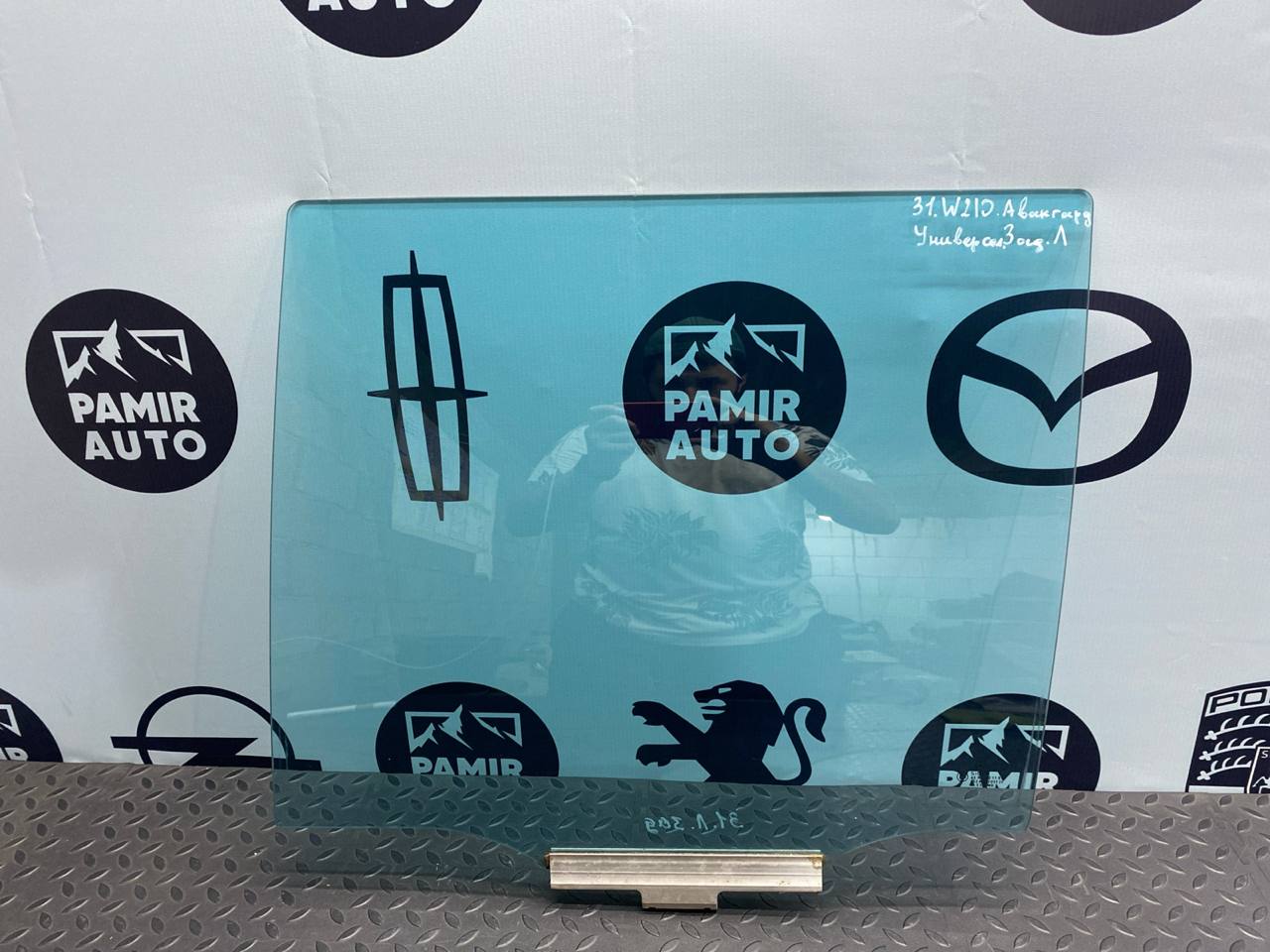 Стекло двери заднее левое Mercedes E/W210 1995-2003