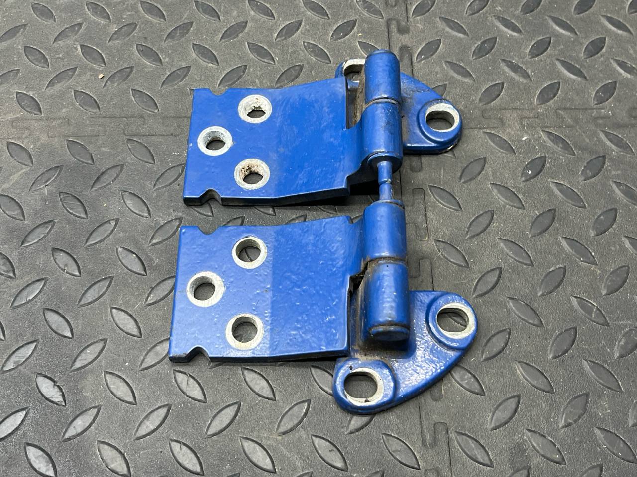 Петля двери передняя верхняя Mercedes Vito/W638 1996-2003