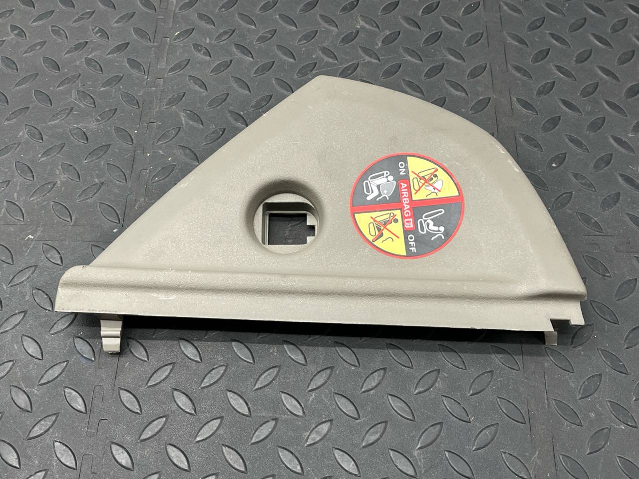 Накладка на торпедо правая Renault Scenic/2 2003-2009