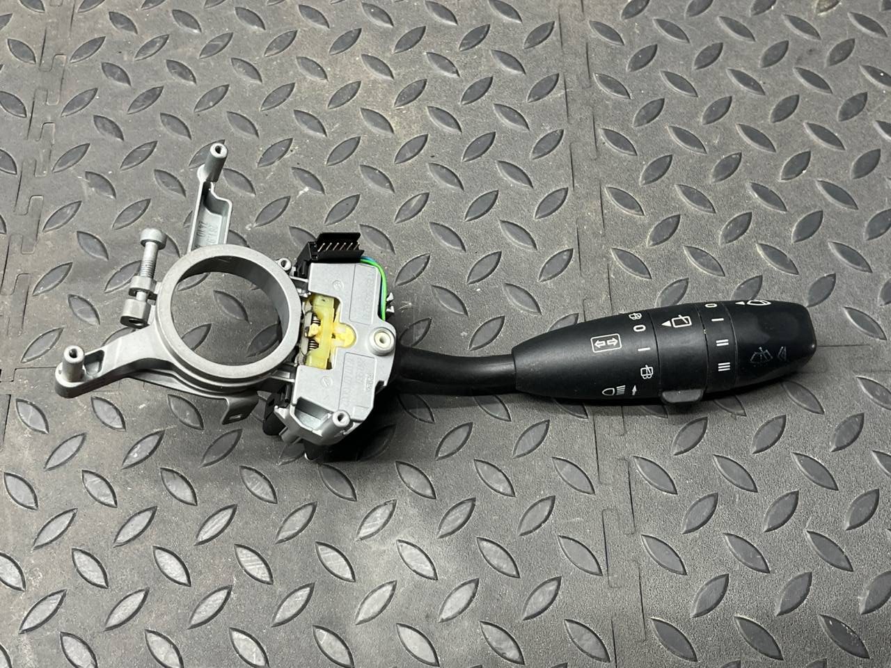 Переключатель стеклоочистителя Mercedes B/W245 2005-2011