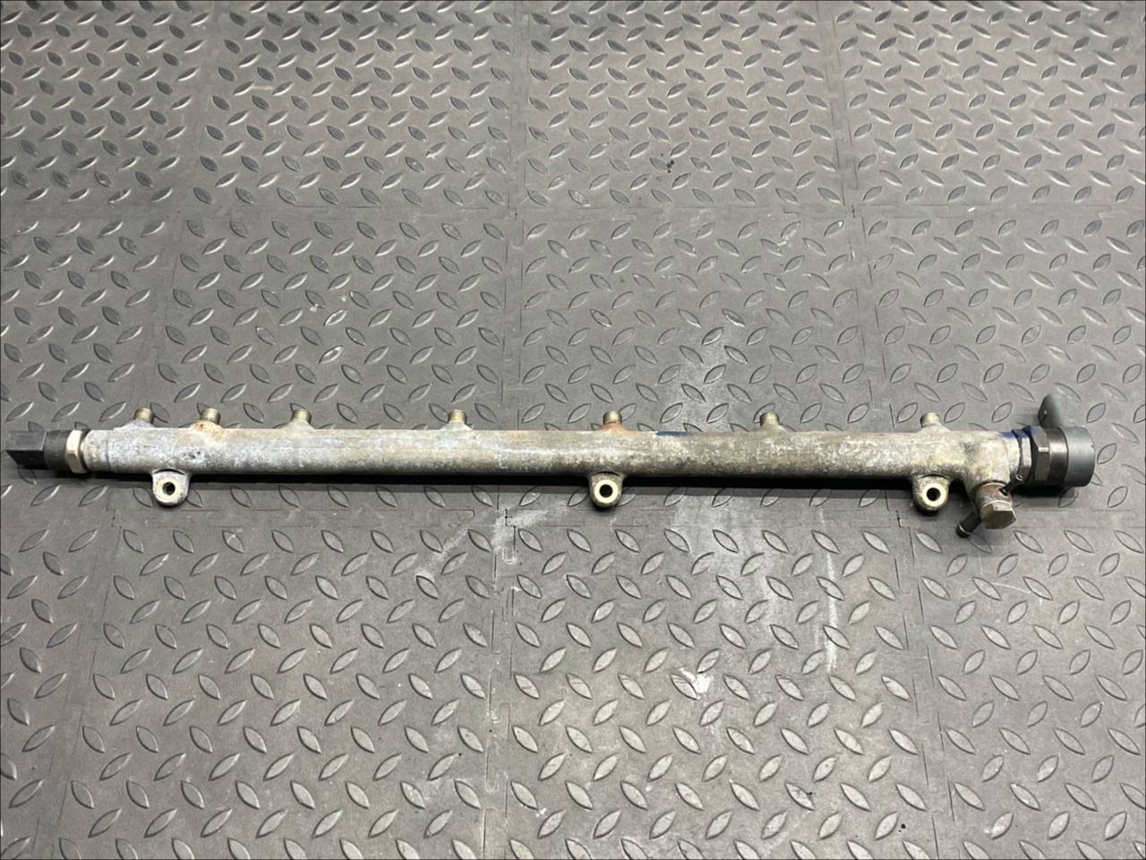 Рампа топливная Mercedes E/W211 2002-2009