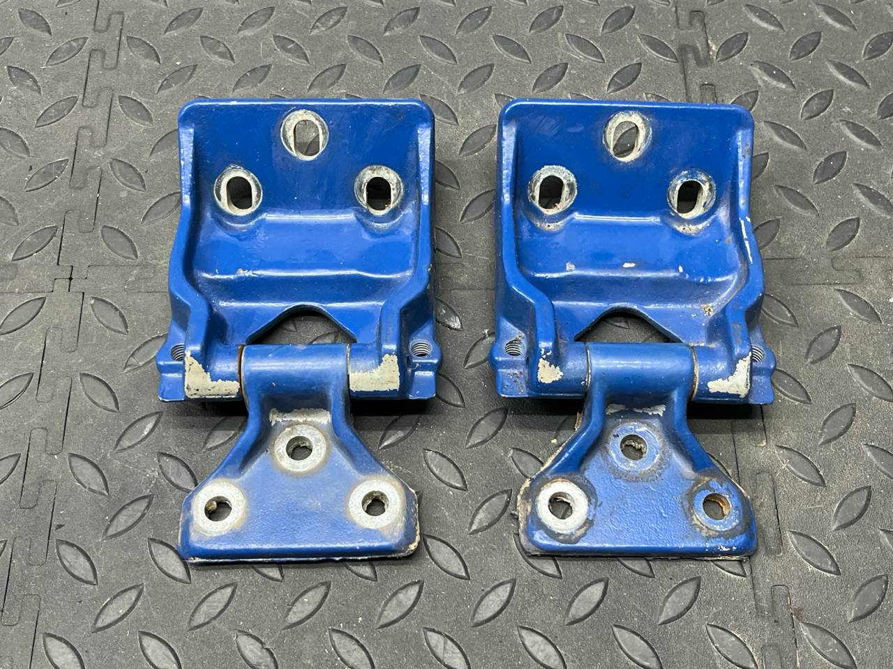 Петля двери багажника Mercedes Vito/W638 1996-2003