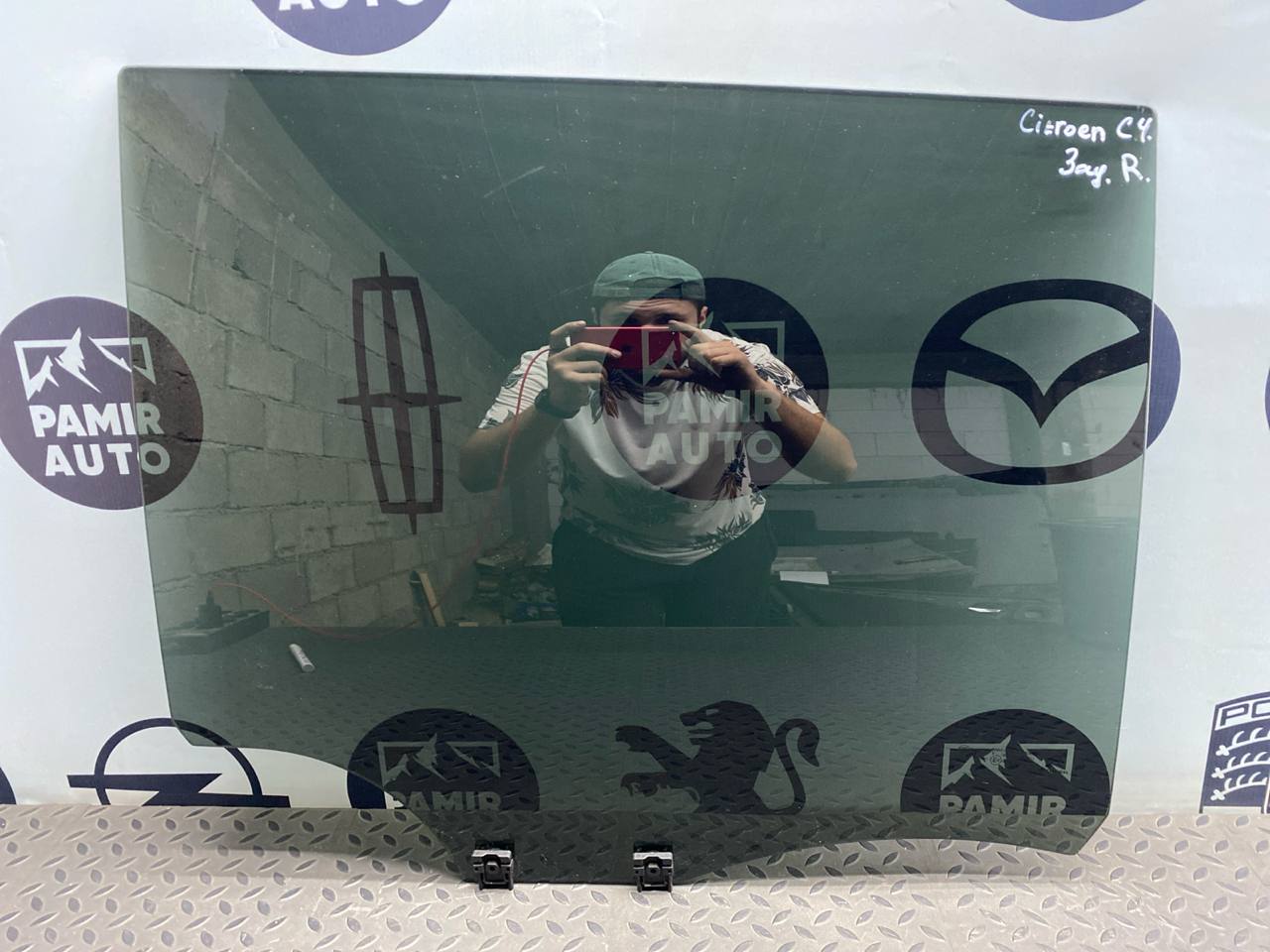 Стекло двери заднее правое Citroen C4 2004-2014