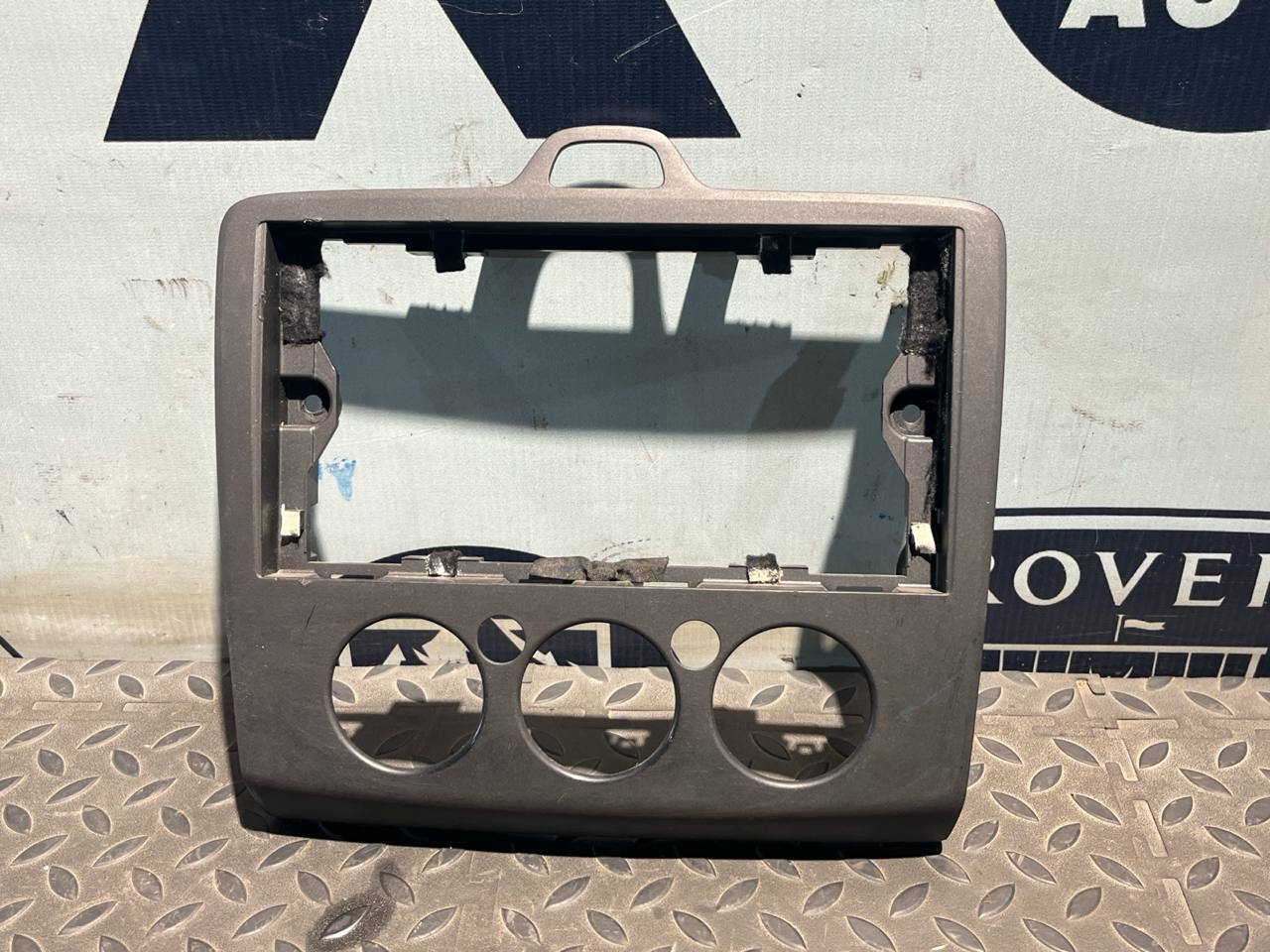 Накладка на торпедо Ford Focus/2 2004-2011