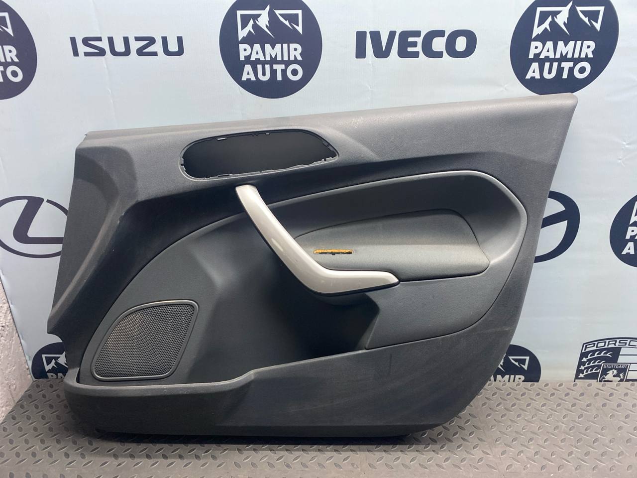 Обшивка двери передняя правая Ford Fiesta/6 2008-2019