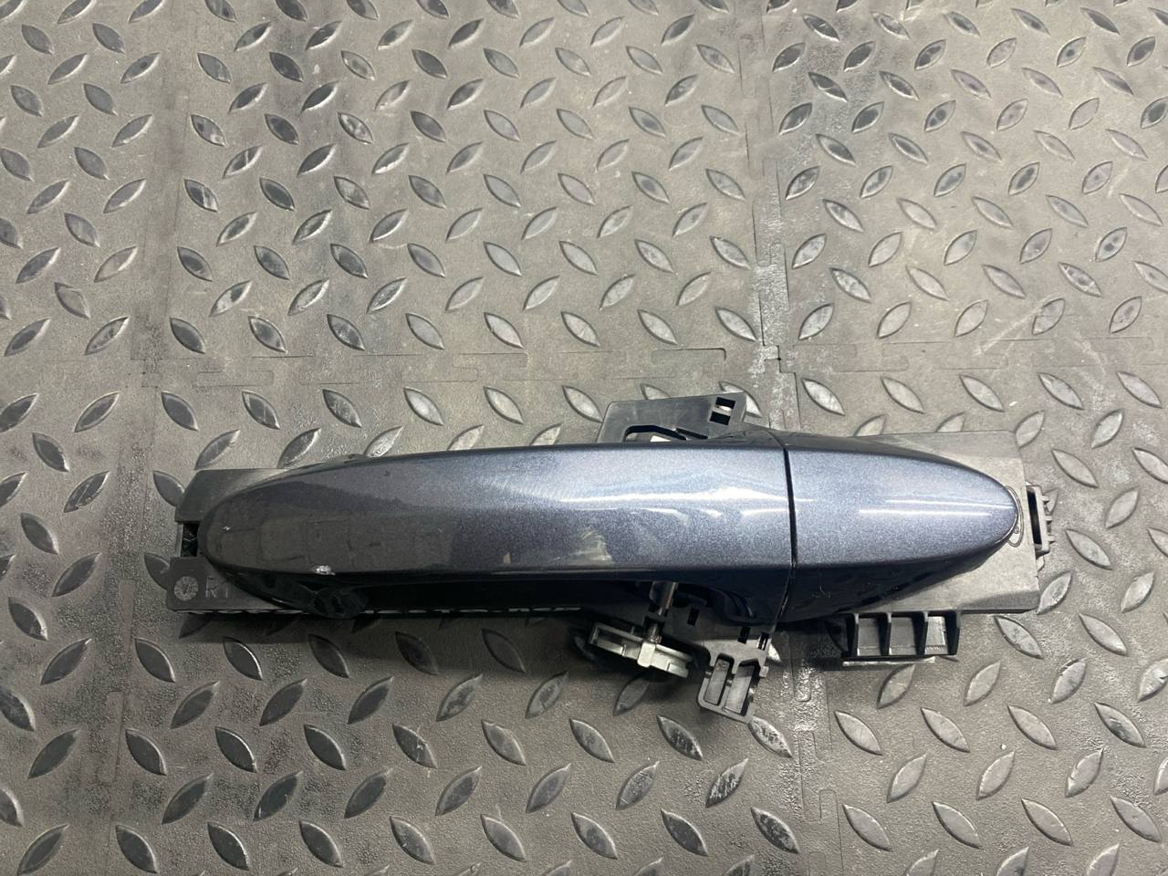 Ручка двери передняя правая Ford Fiesta/6 2008-2019