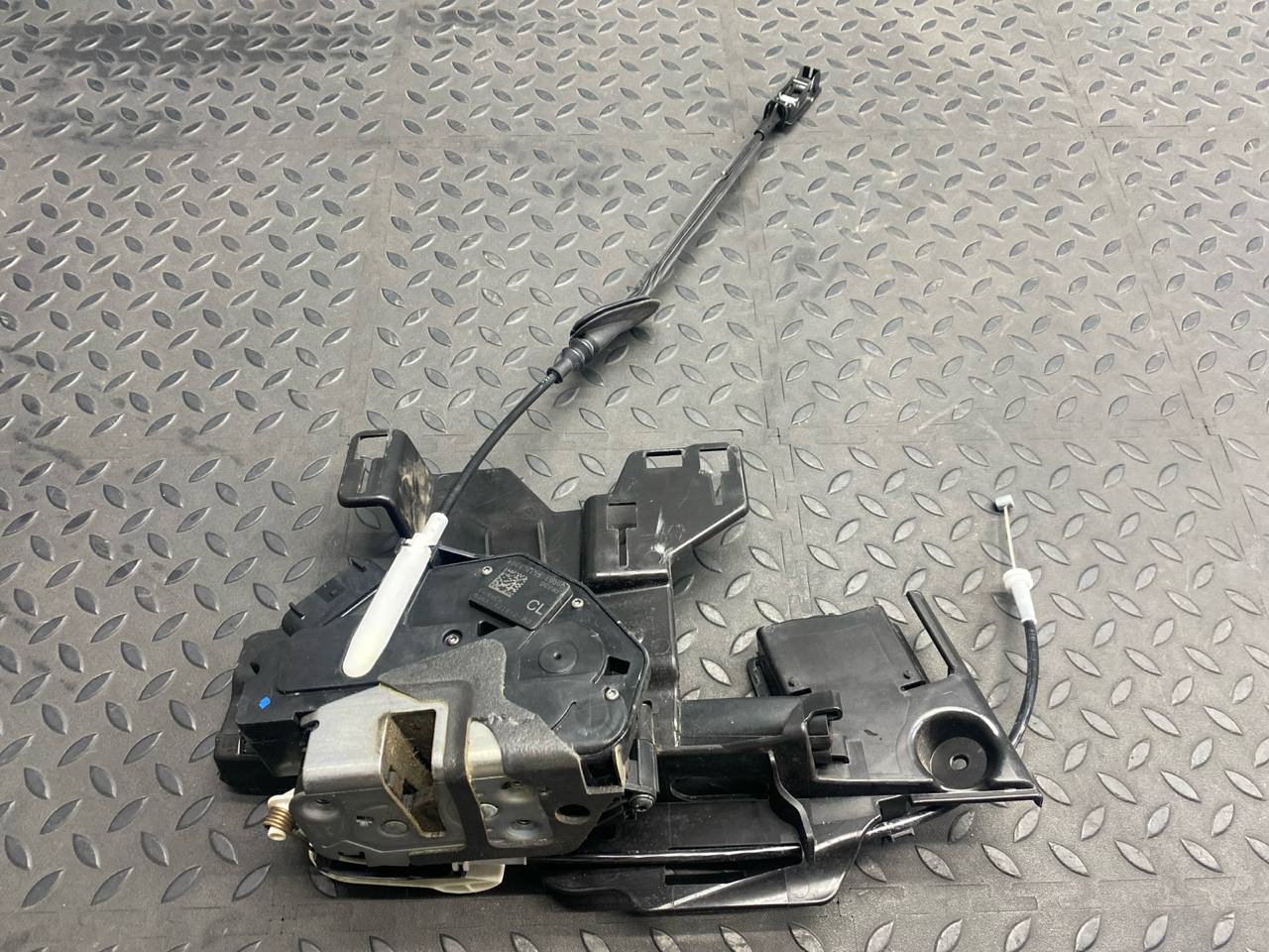 Замок двери передний правый Ford Fiesta/6 2008-2019