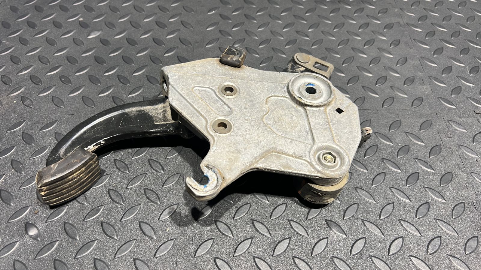 Педаль стояночного тормоза Mercedes C/W202 1993-2001