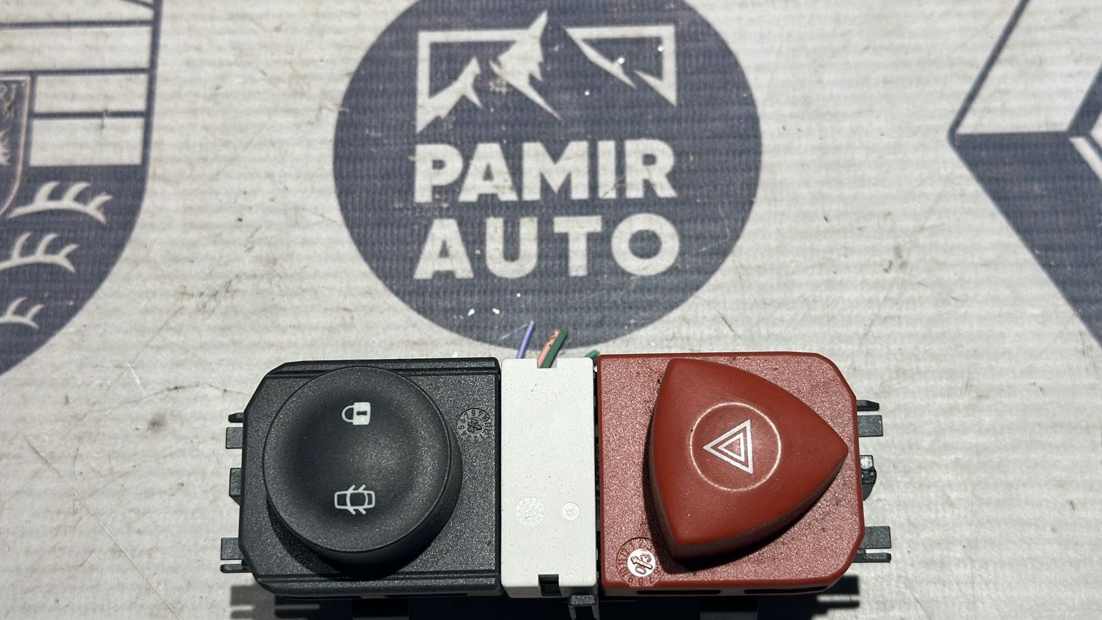 Кнопка аварийной сигнализации Renault Scenic/2 2003-2009
