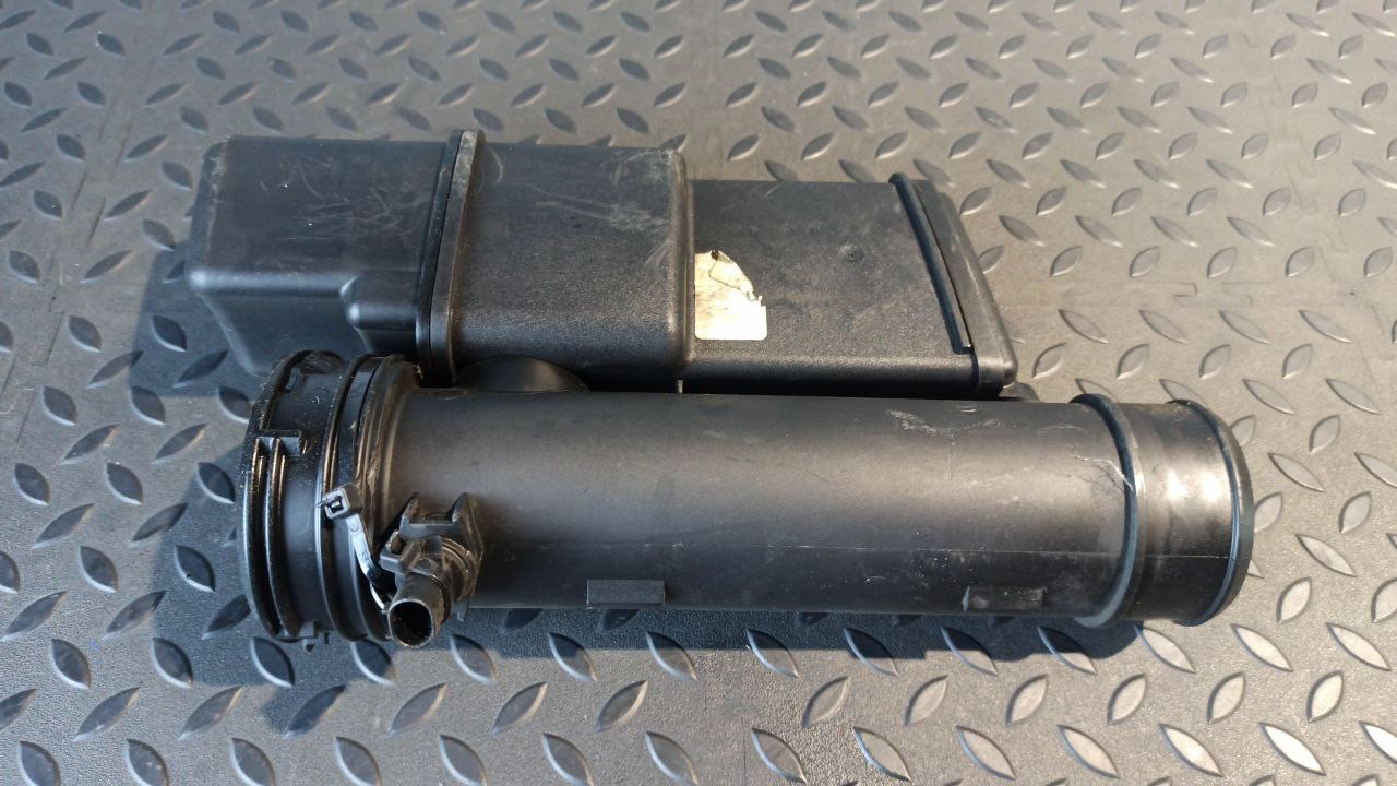 Резонатор воздушного фильтра Mercedes E/W211 2002-2009