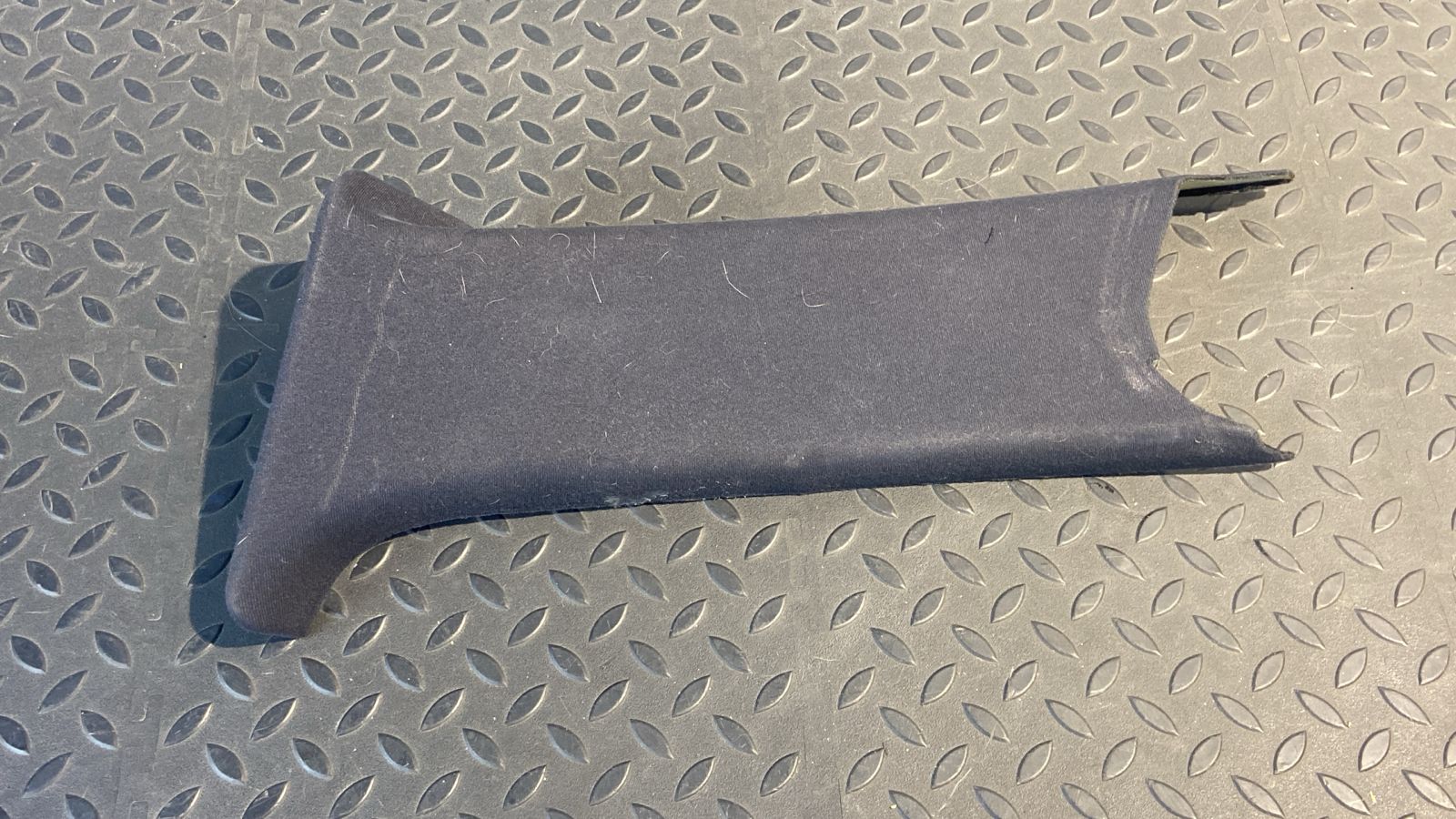 Обшивка стойки средняя правая BMW 3/E46 1998-2007