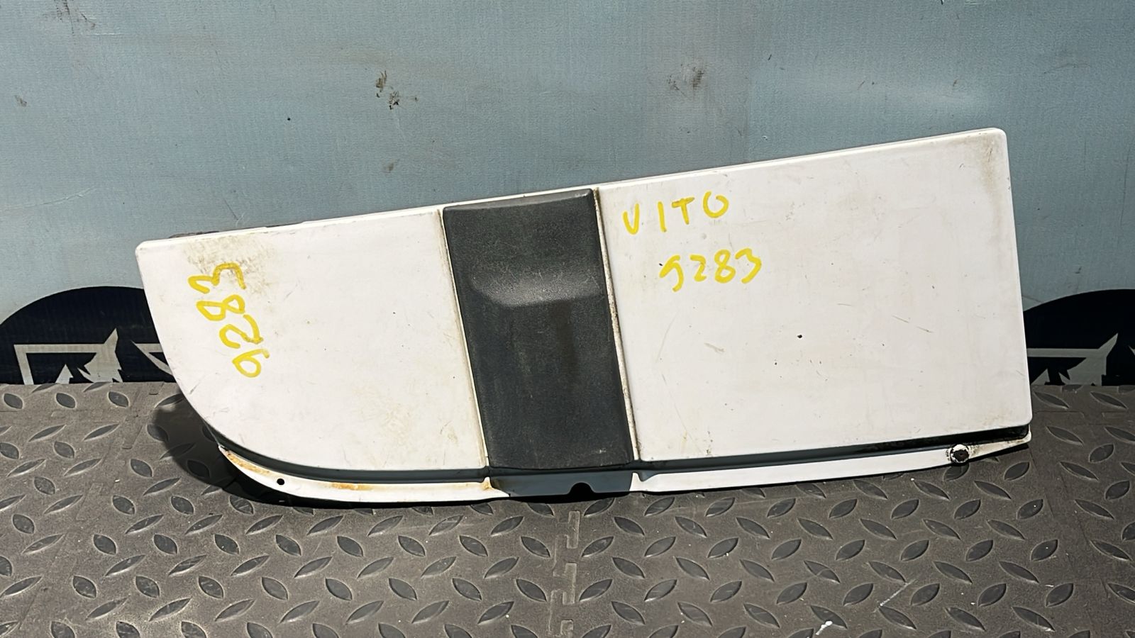 Лючок бензобака Mercedes Vito/W639 2003-2014