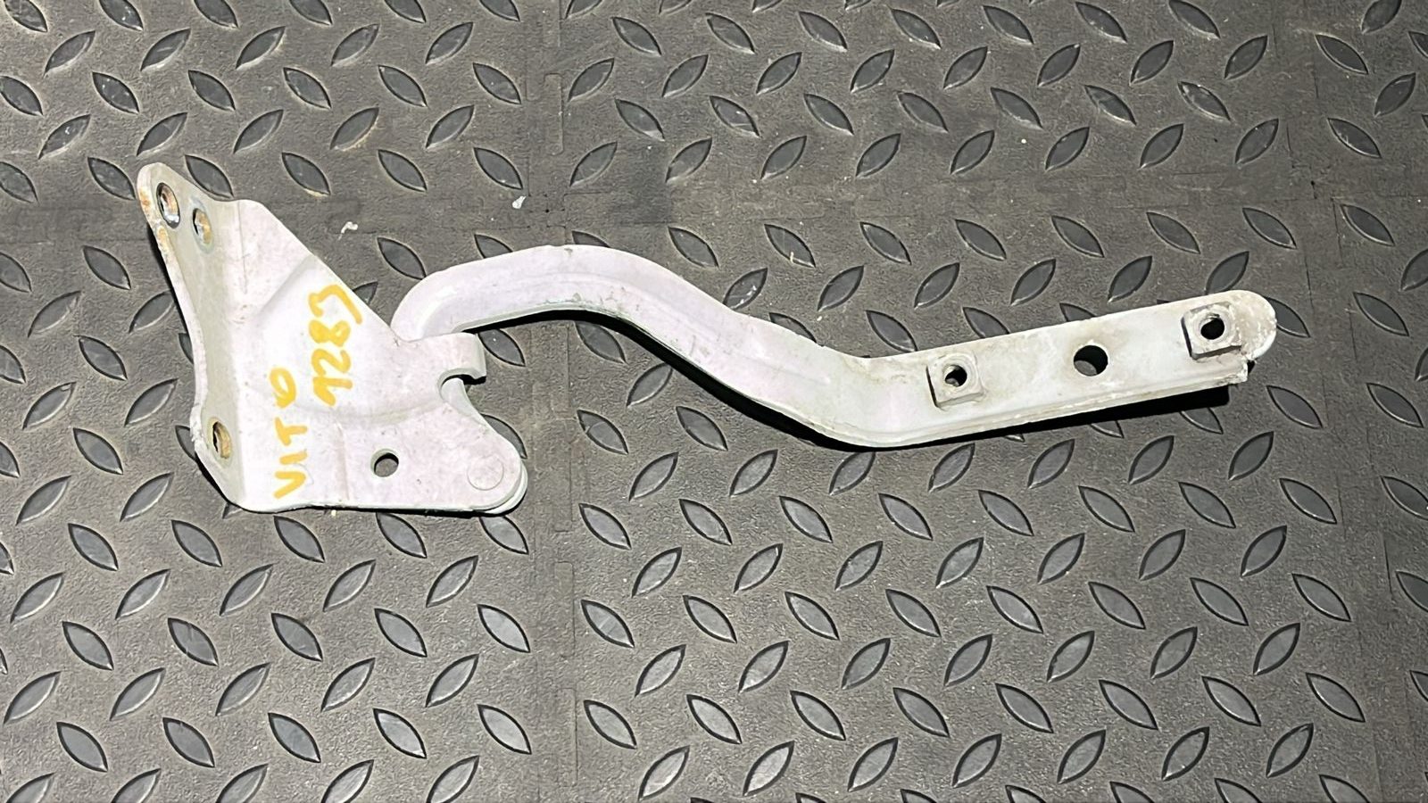 Петля капота правая Mercedes Vito/W639 2003-2014