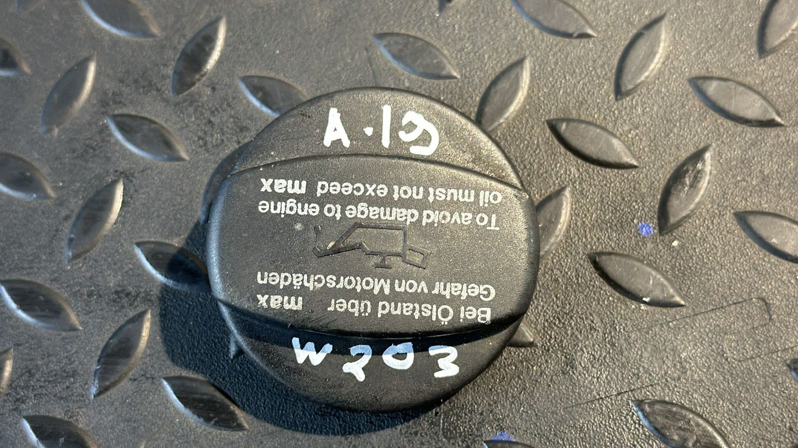 Крышка маслозаливной горловины Mercedes C/W203 2000-2008