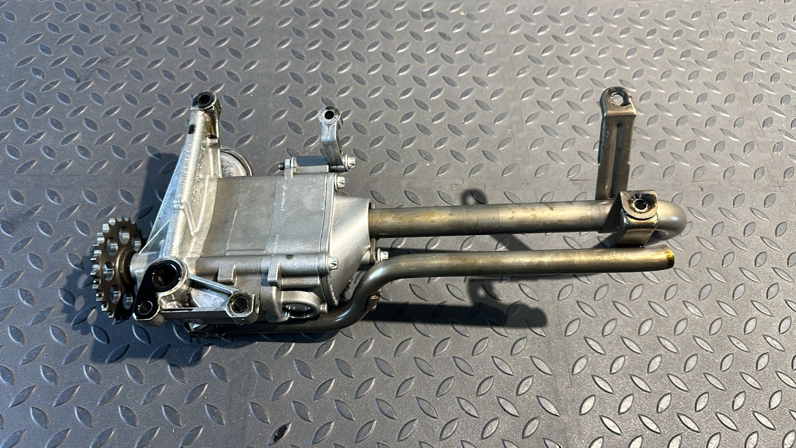 Насос масляный Mercedes E/W211 2002-2009