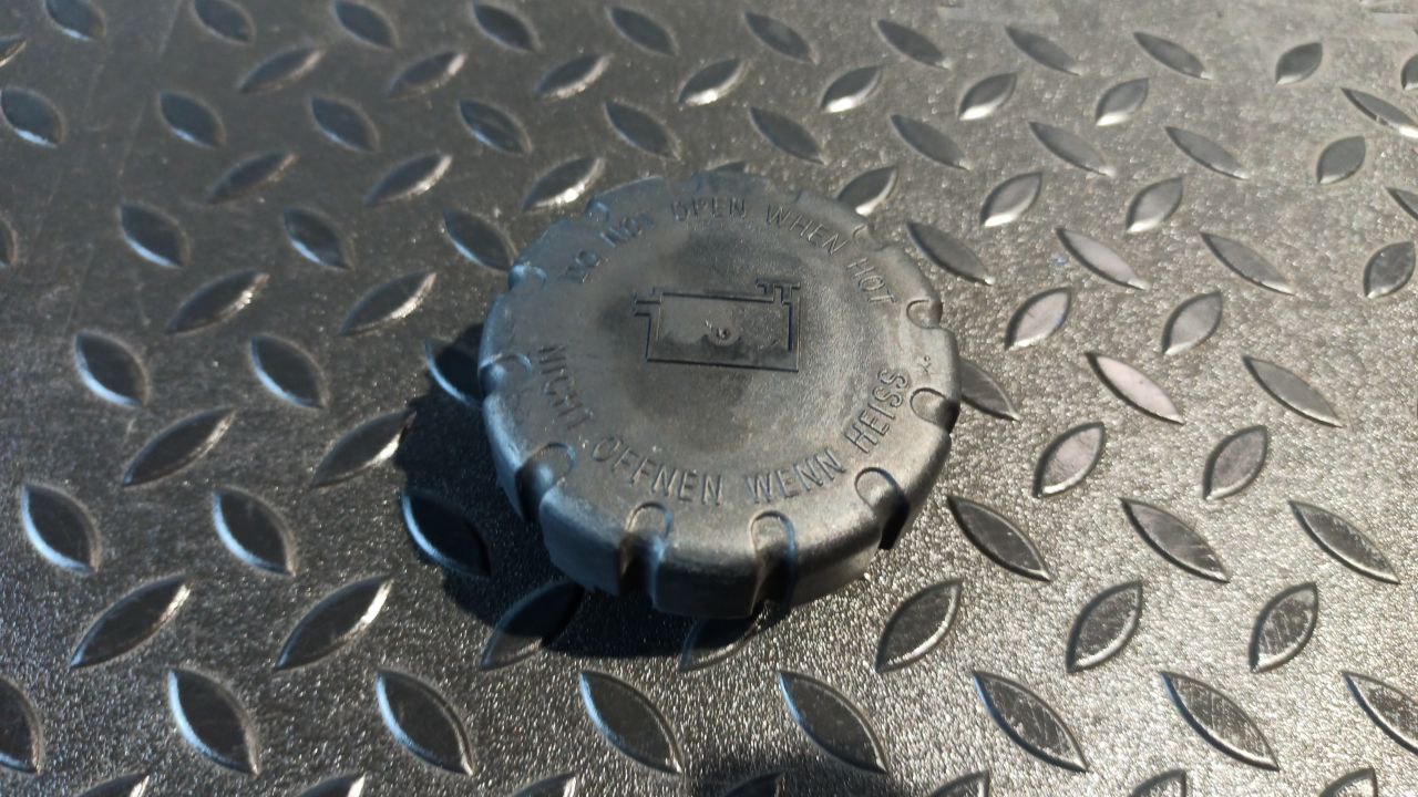 Крышка расширительного бачка Mercedes C/W203 2000-2008