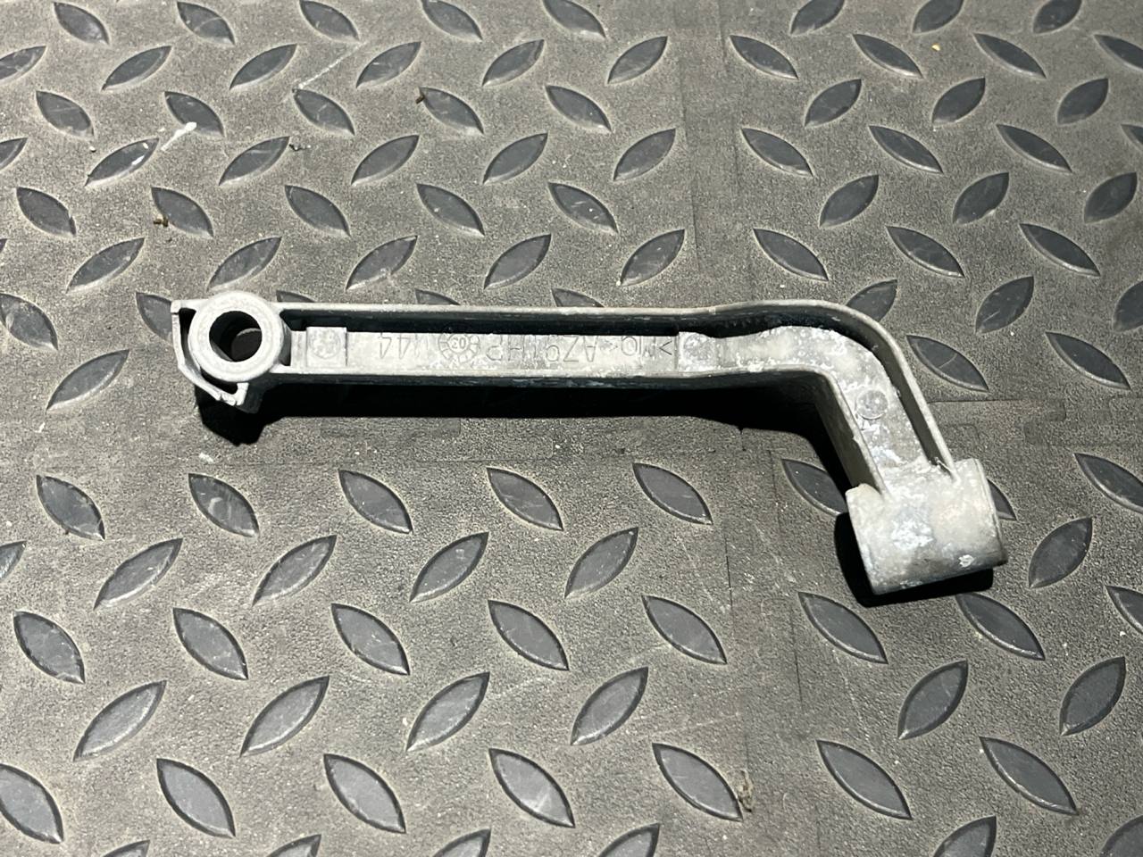 Кронштейн торпедо Mercedes E/W211 2002-2009