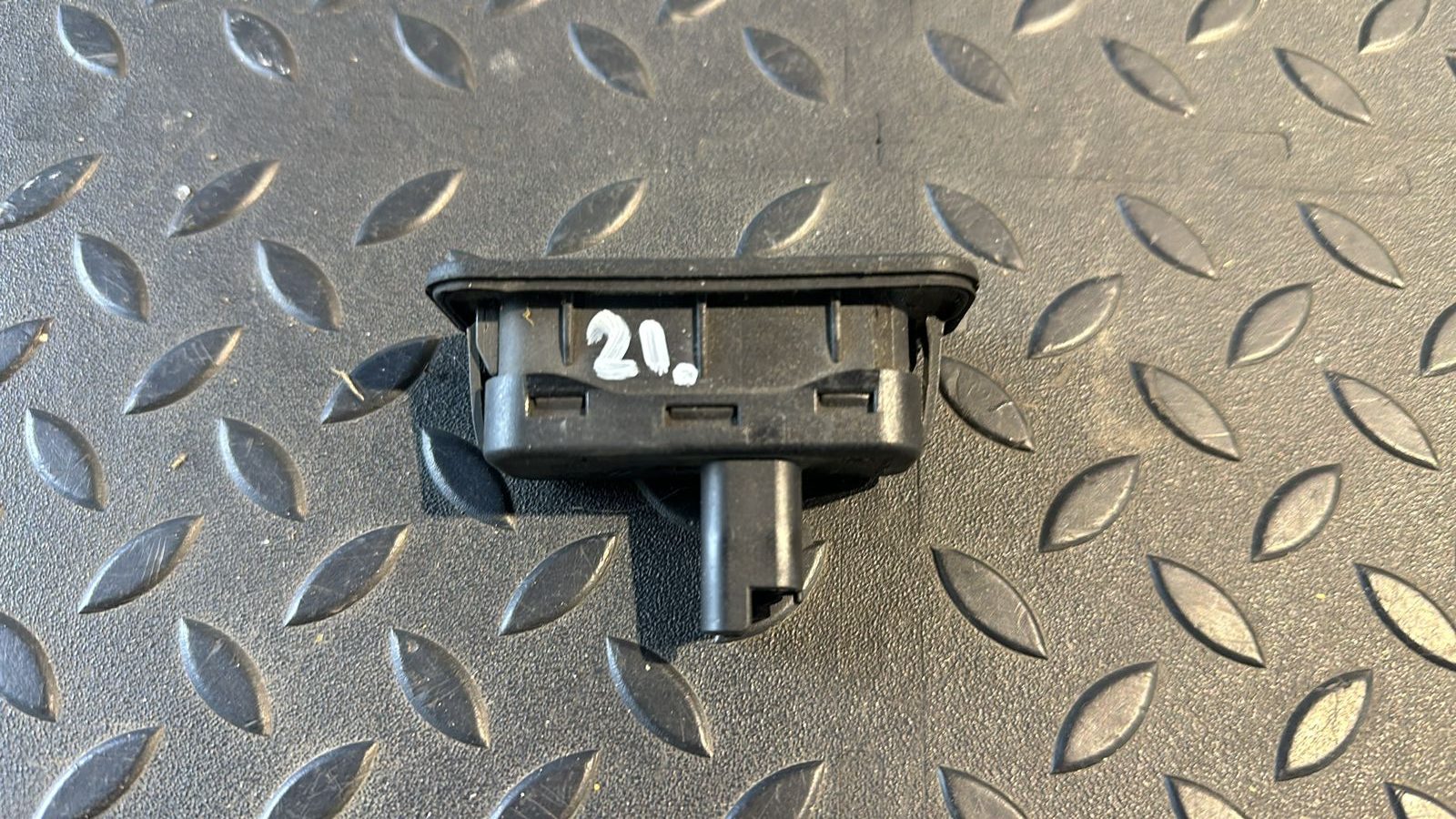 Кнопка открывания багажника Renault Megane/2 2002-2009