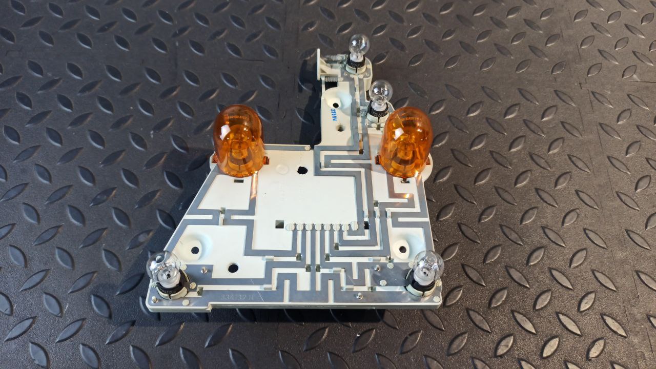 Плата заднего фонаря правая Mercedes E/W211 2002-2009