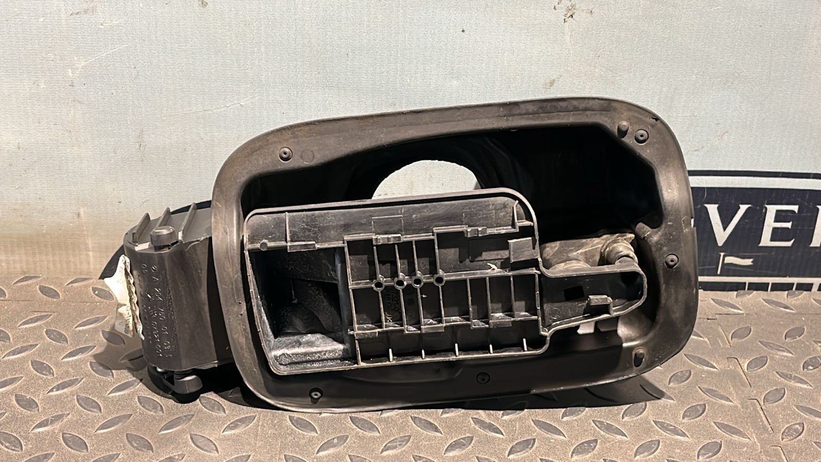 Ниша лючка бензобака Mercedes C/W204 2006-2015