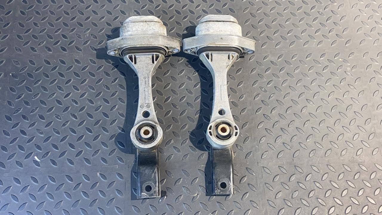 Опора двигателя Volkswagen Golf/4 1997-2006