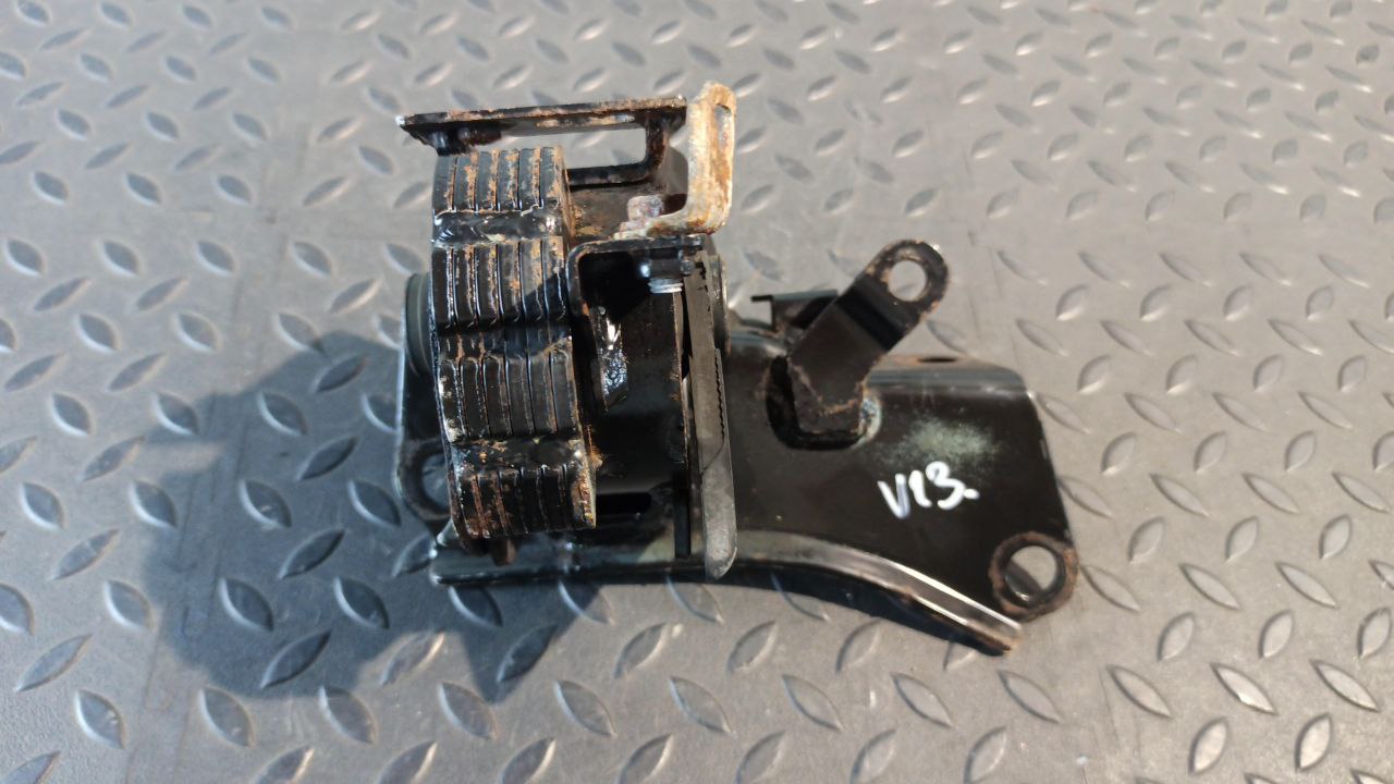 Опора двигателя Toyota Avensis/2 2003-2009