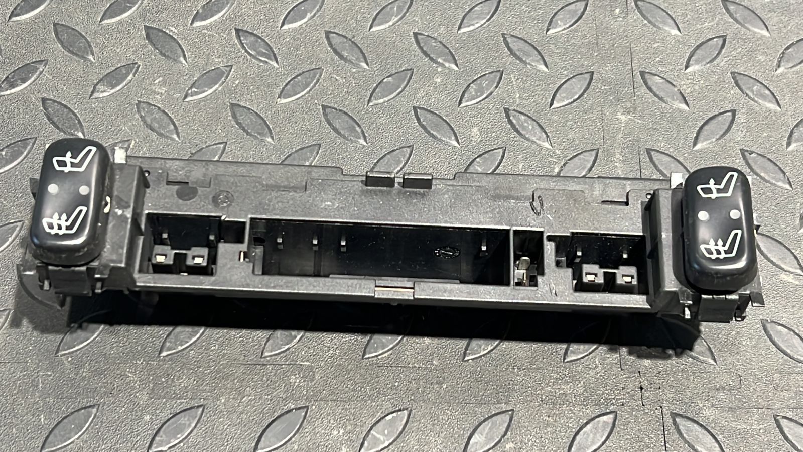 Кнопка обогрева сидений Mercedes E/W210 1995-2003