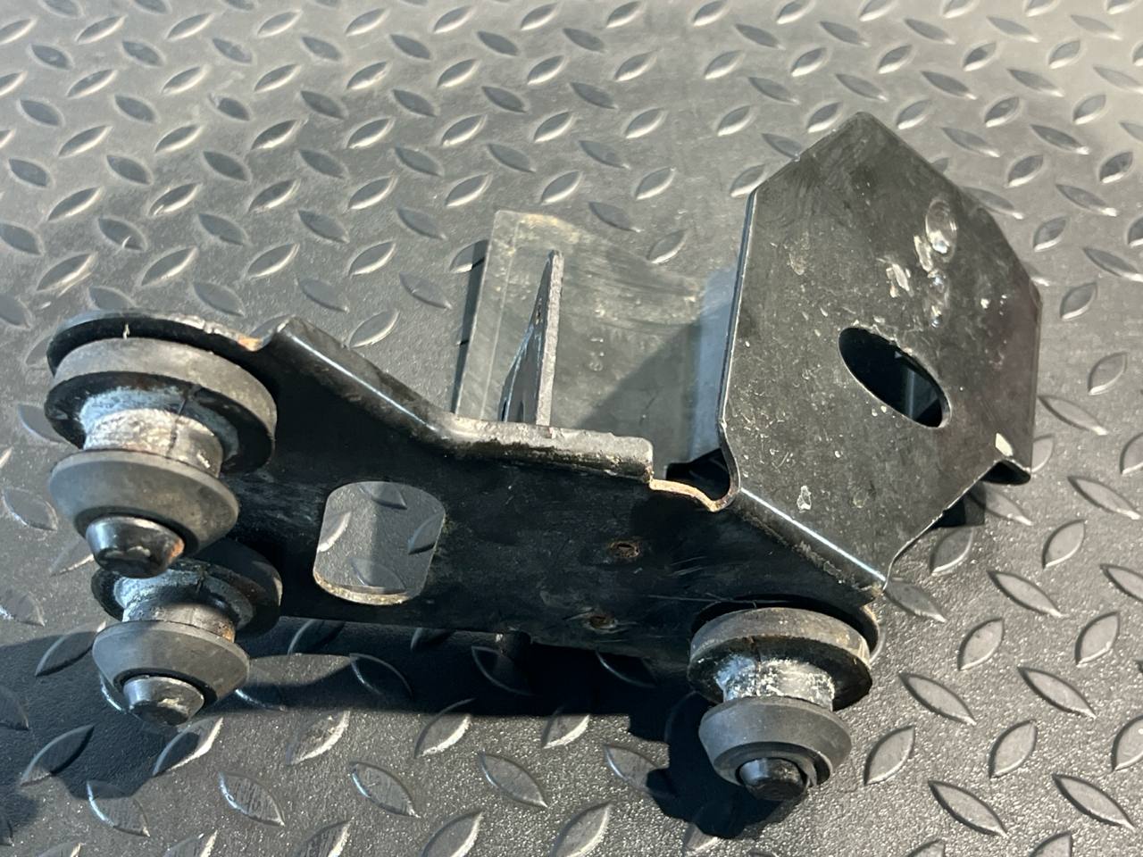 Кронштейн блока ABS Mercedes M/W164 2005-2011