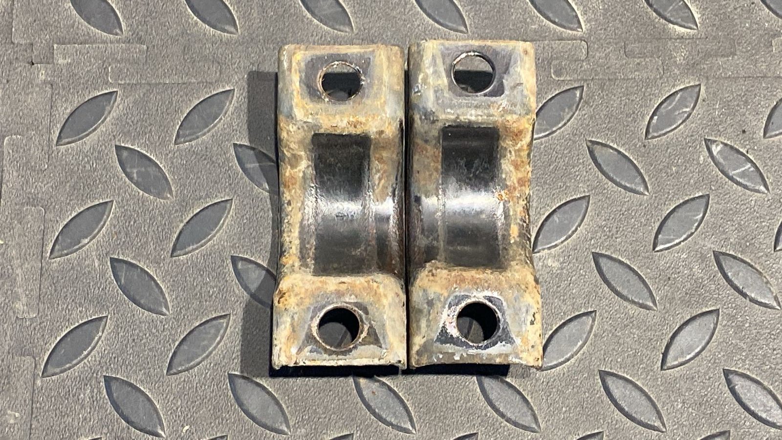 Кронштейн крепления стабилизатора задний Mercedes M/W163 1997-2005