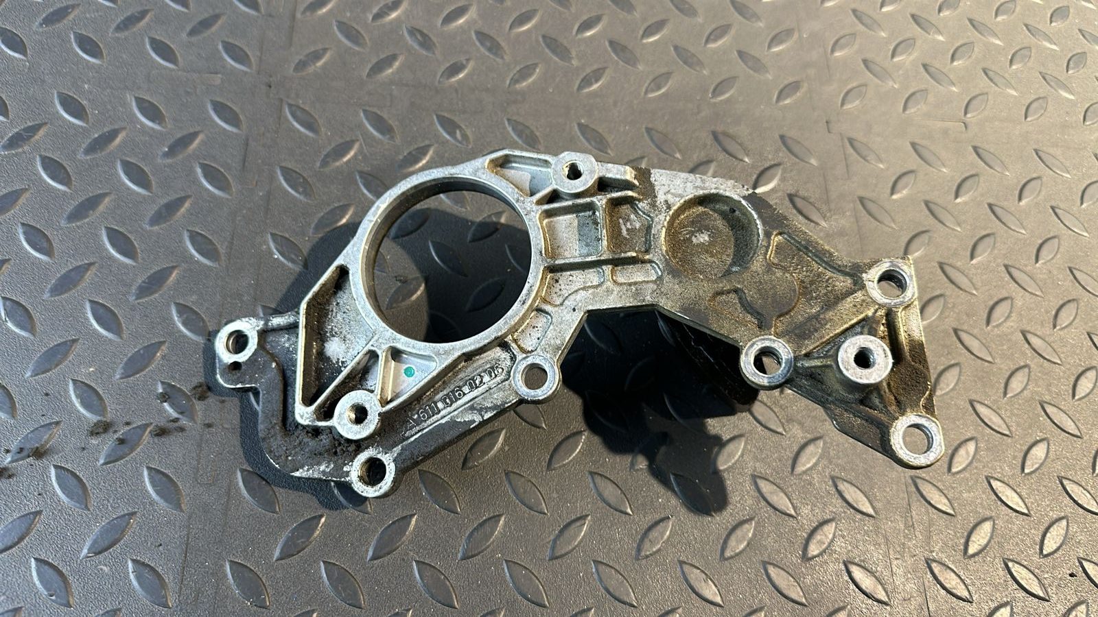 Крышка двигателя Mercedes E/W211 2002-2009