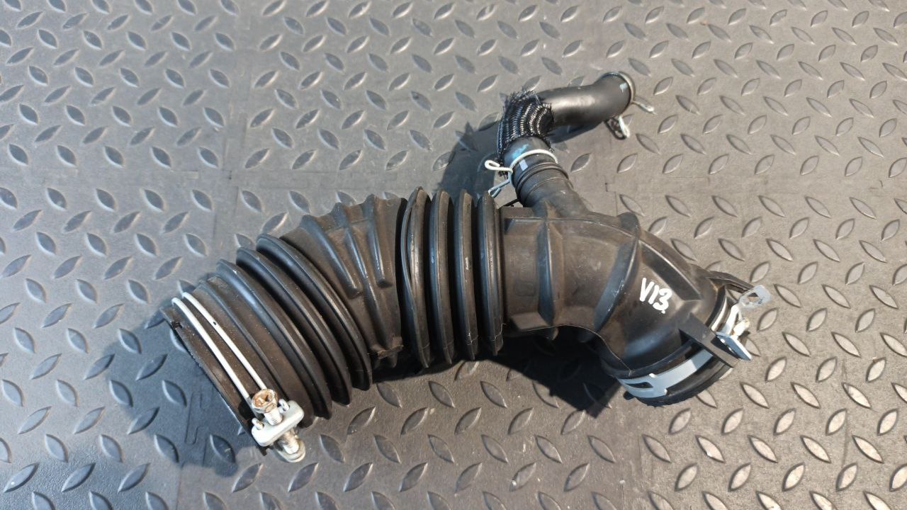 Патрубок воздушного фильтра Toyota Avensis/2 2003-2009