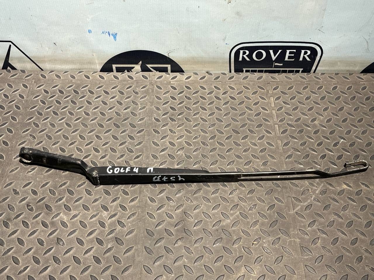 Поводок стеклоочистителя левый Volkswagen Golf/4 1997-2006