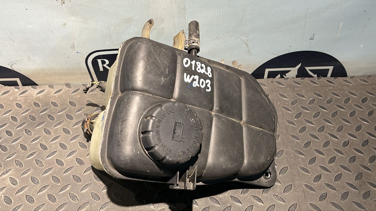 Бачок расширительный Mercedes C/W203 2000-2008