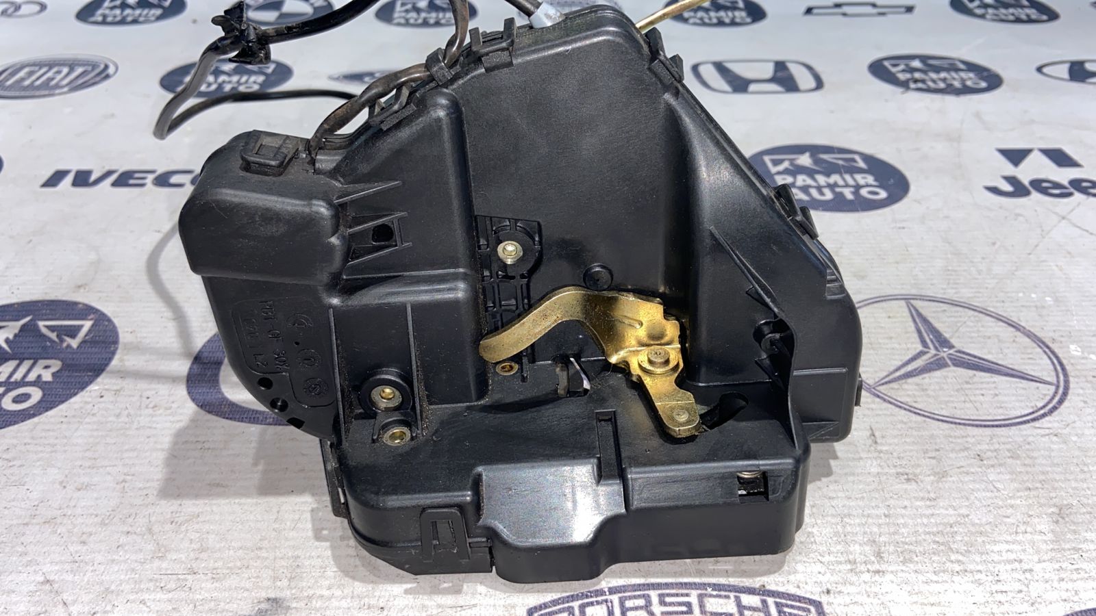 Замок двери задний левый Mercedes E/W211 2002-2009